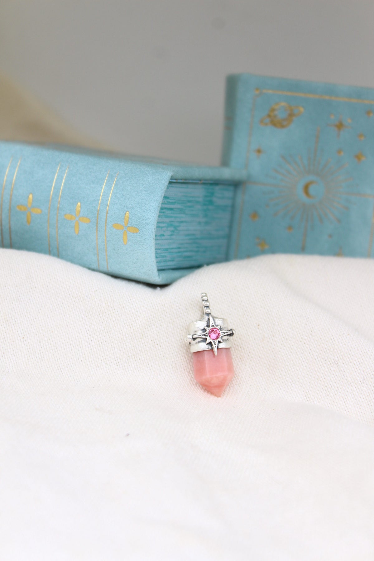 Amuleto petit ópalo rosa Lucero rosa