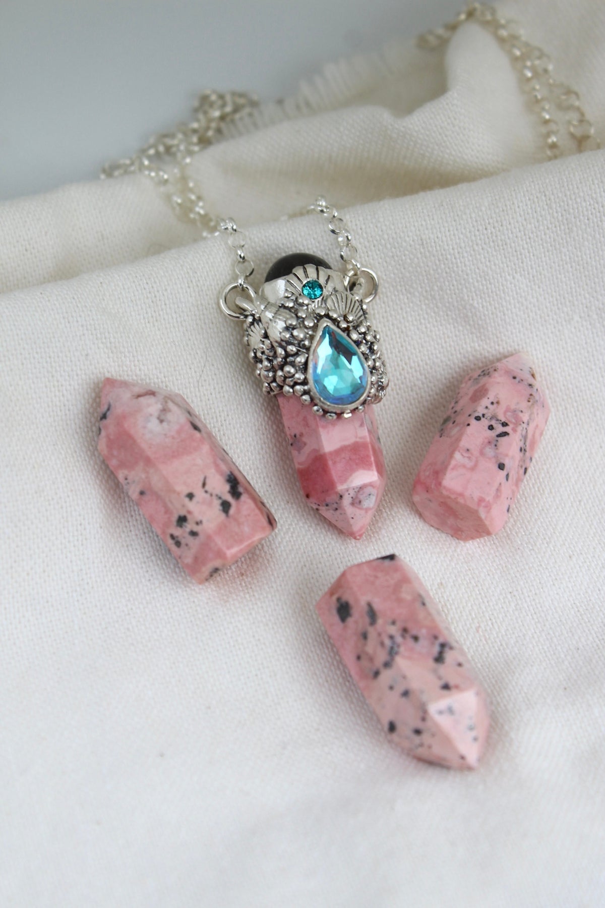 Amuleto rodonita cuarzo místico