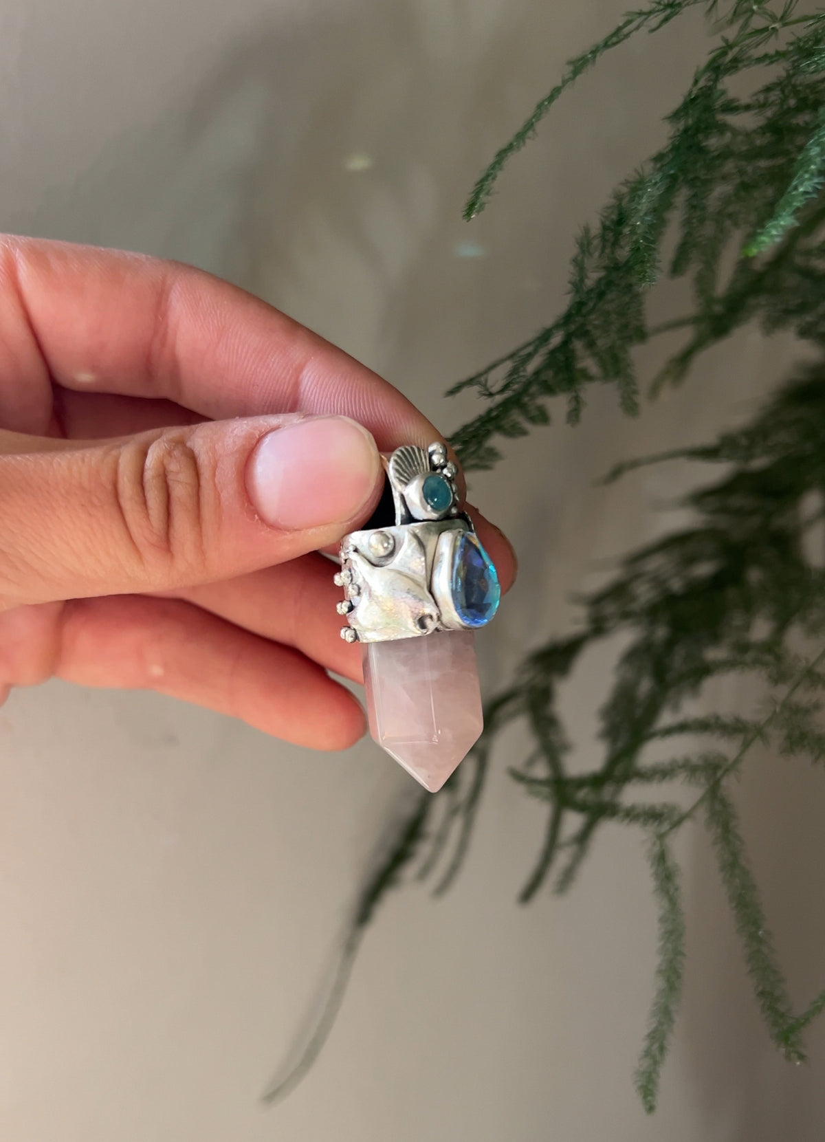 Amuleto manta cuarzo rosa