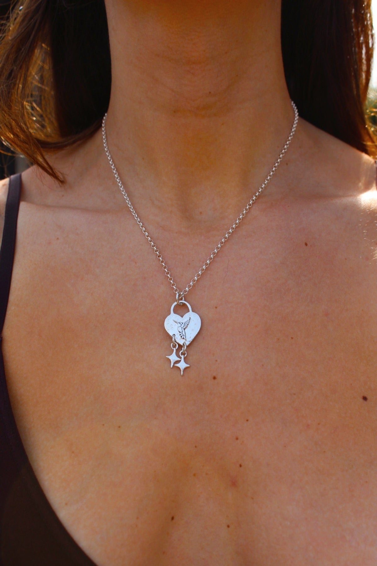 Collar corazón colibrí