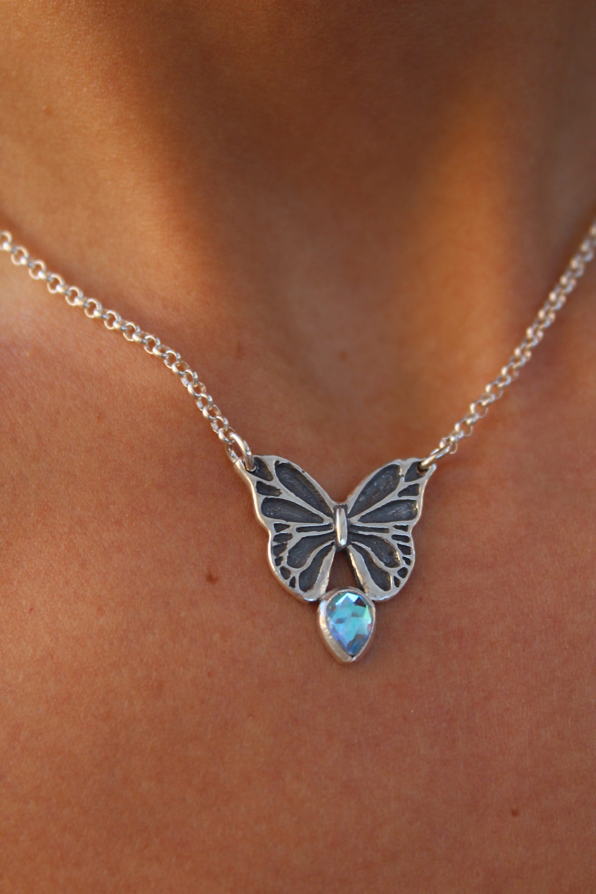 Collar mariposa mística