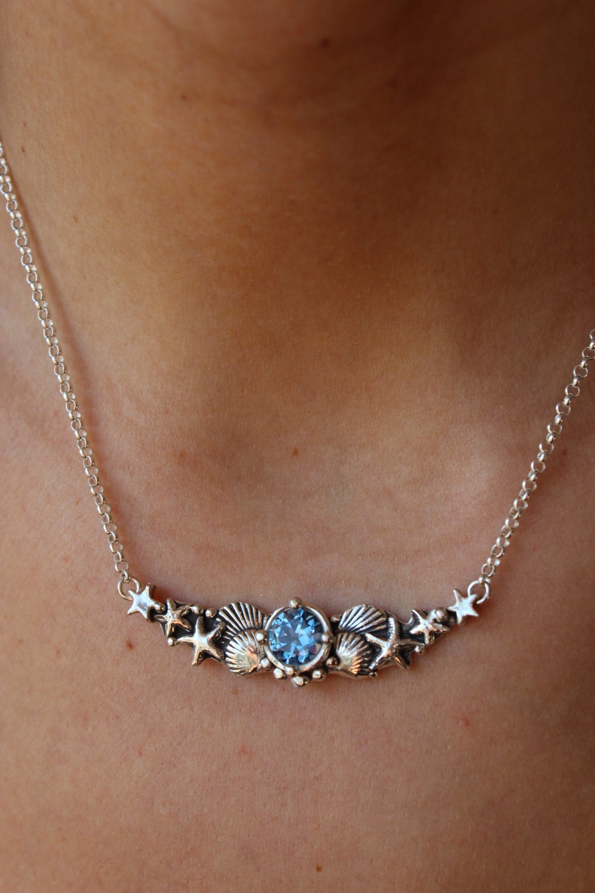 Collar hermandad cristal azul