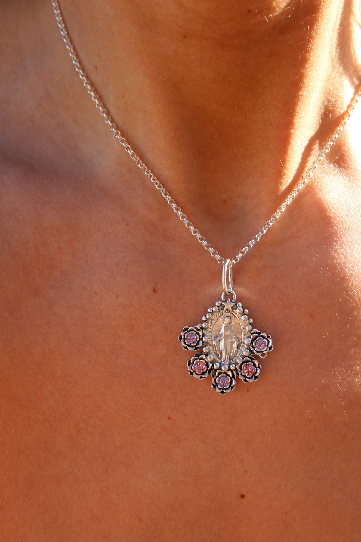 Collar virgen de los milagros #16