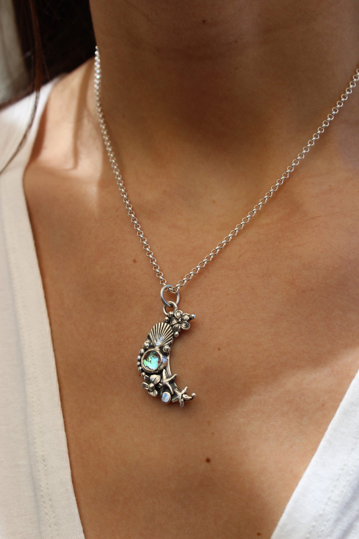 Collar luna di Atlantis “M” cuarzo místico