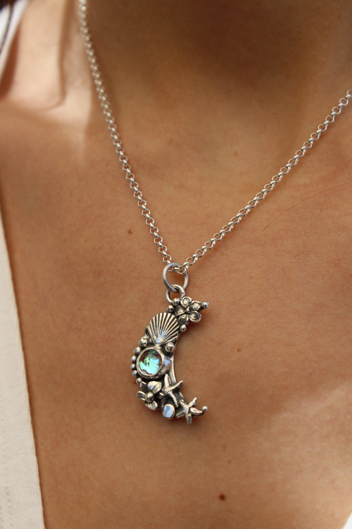 Collar luna di Atlantis “M” cuarzo místico