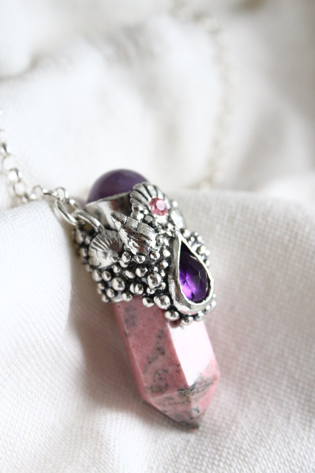 Amuleto rodonita amatista