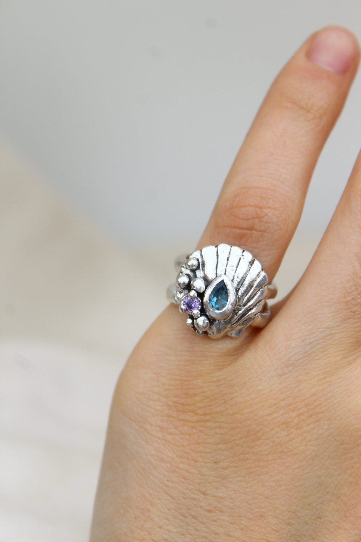 Anillo concha topacio london blue talla 12