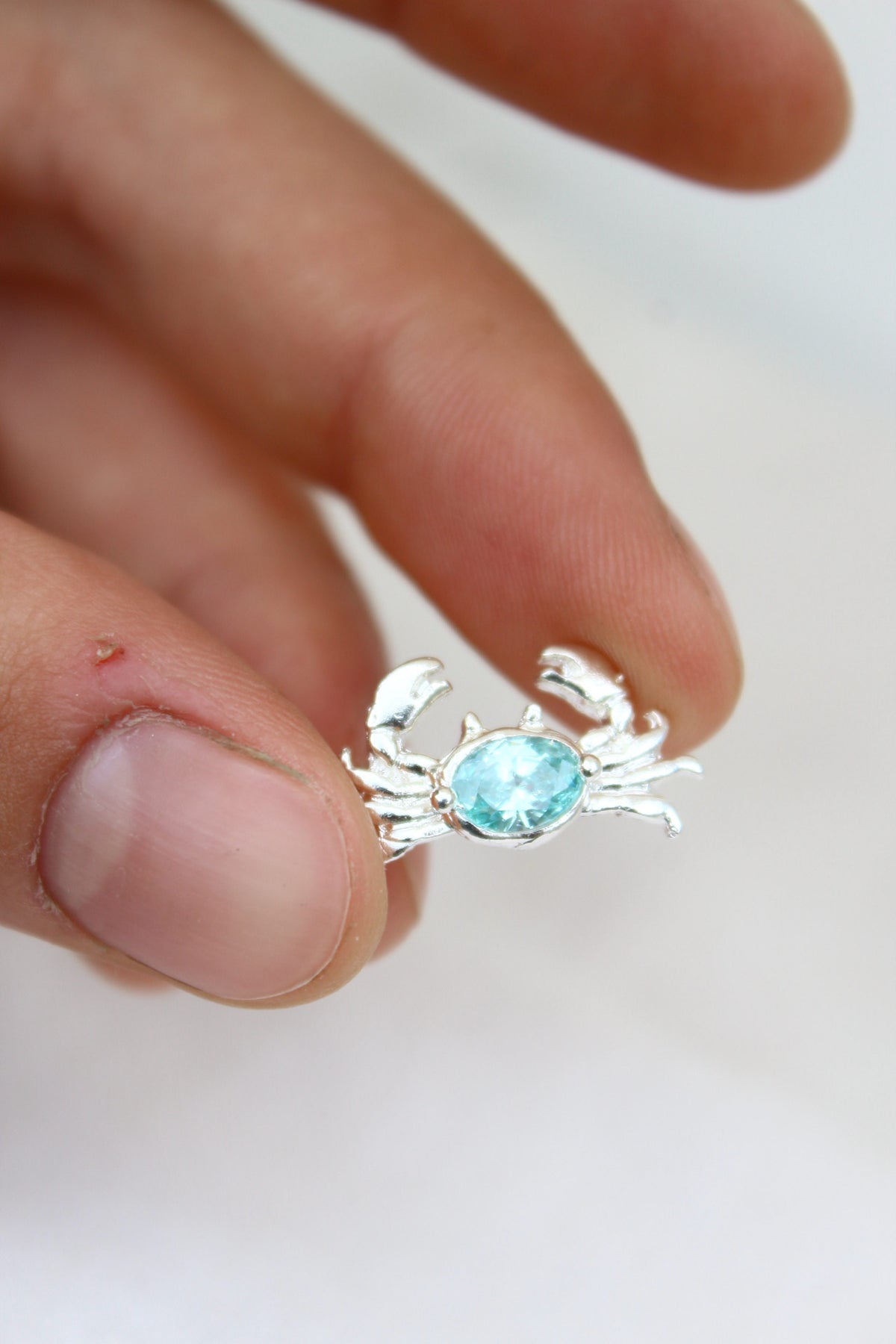 Collar crab Frosty mint oval