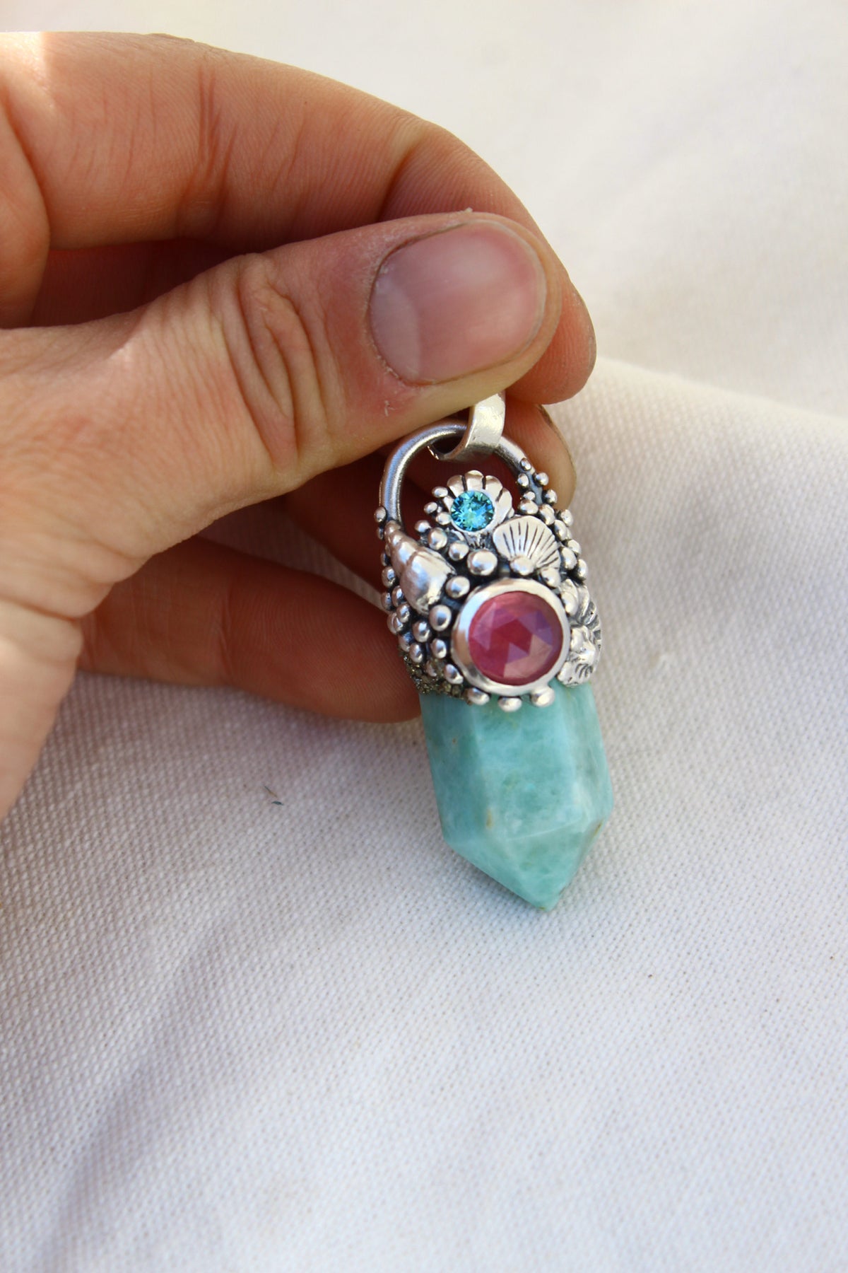 Amuleto crisoprasa y raíz de rubí