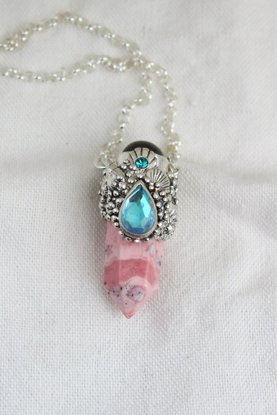 Amuleto rodonita cuarzo místico