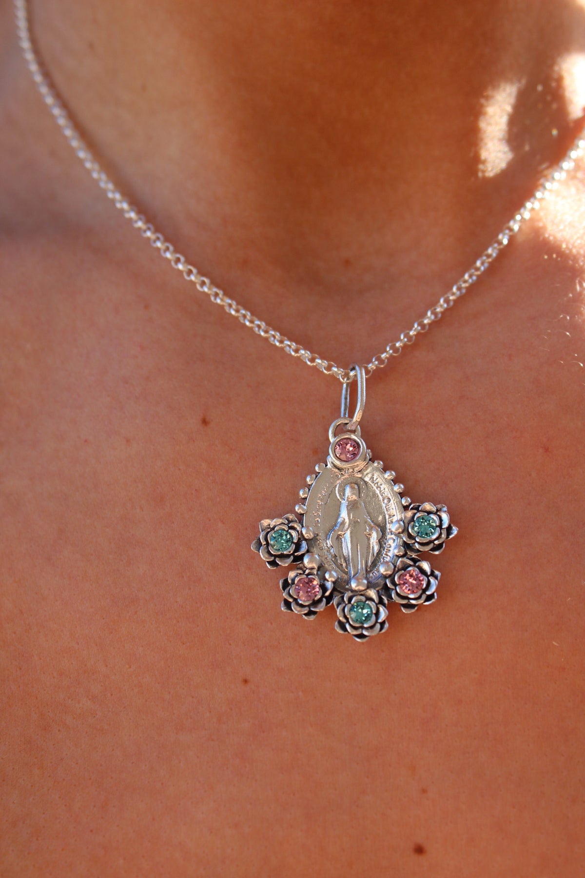 Collar virgen de los milagros #14