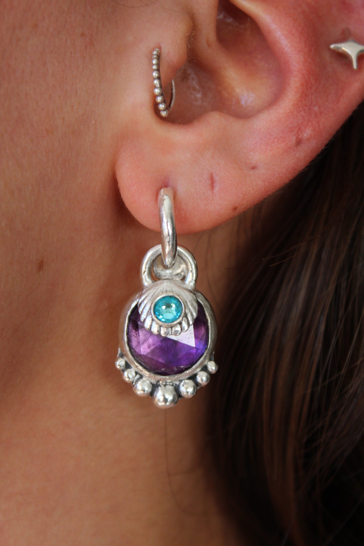 Aros piedra conchuda amatista