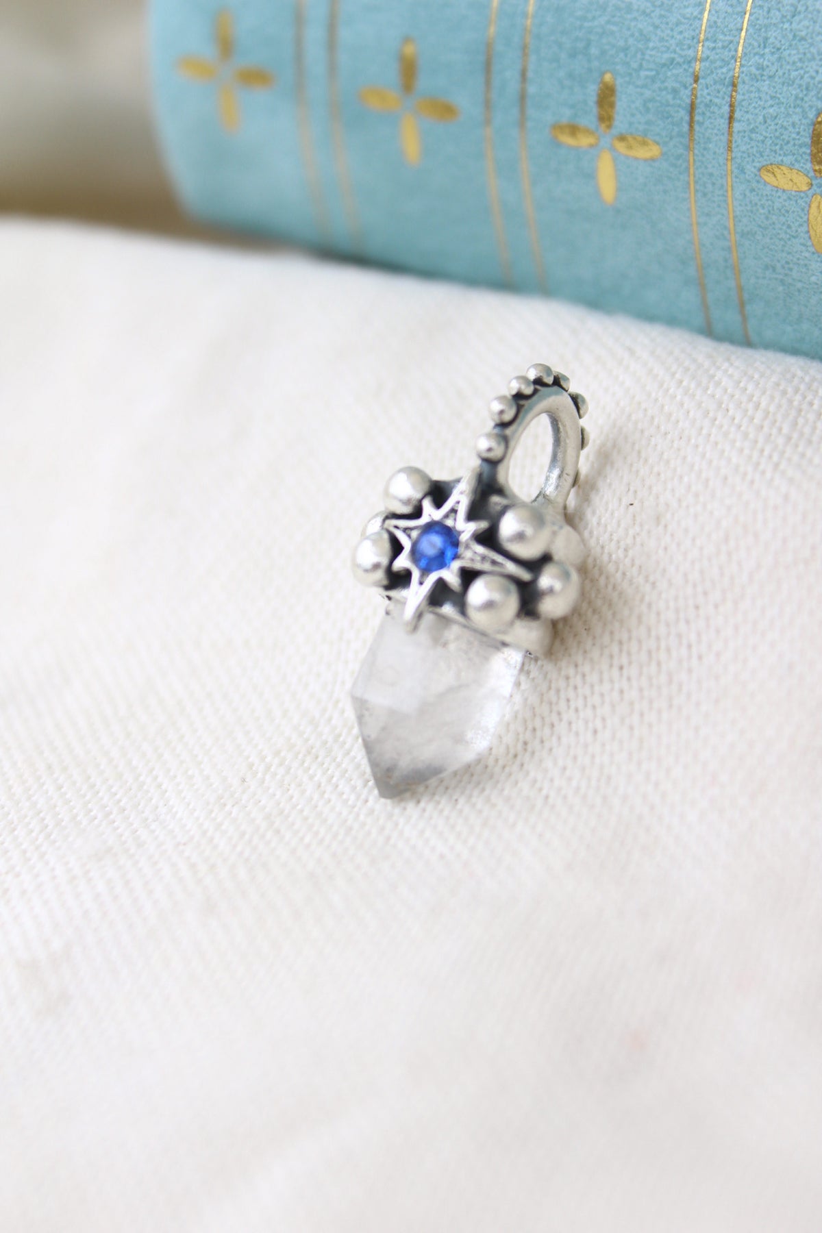 Amuleto petit cuarzo cristal Lucero azul