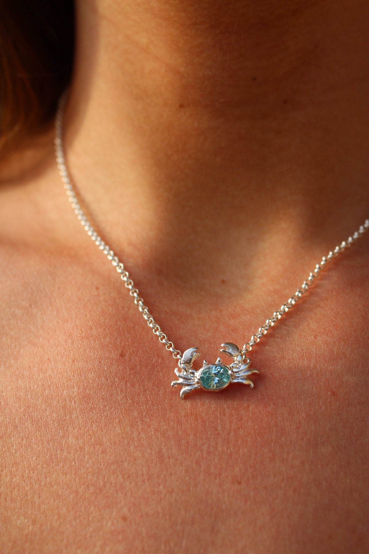 Collar crab Frosty mint oval