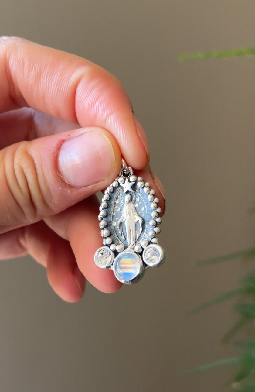 Medalla virgen de los milagros #4