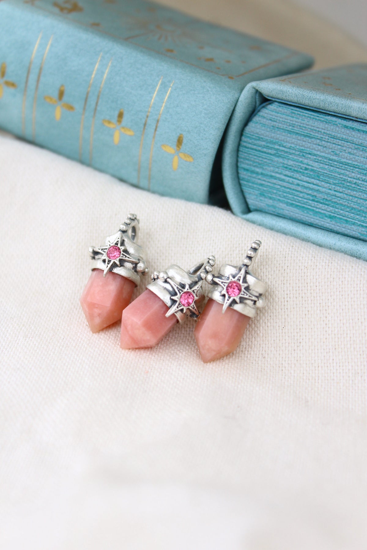 Amuleto petit ópalo rosa Lucero rosa