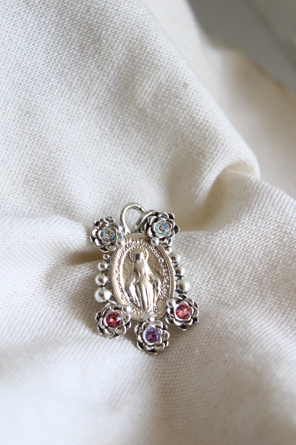 Collar Virgen de los milagros M #8