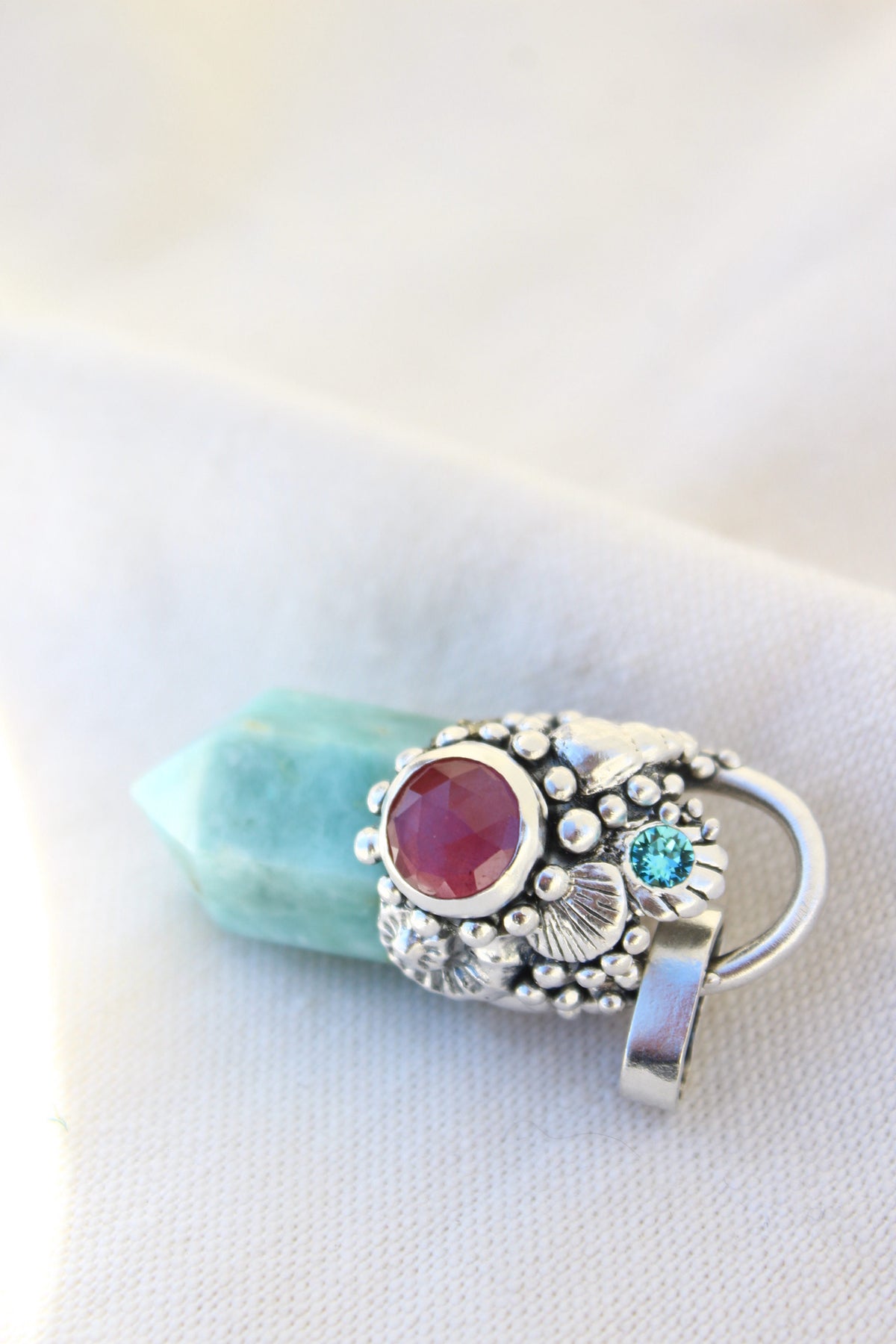 Amuleto crisoprasa y raíz de rubí