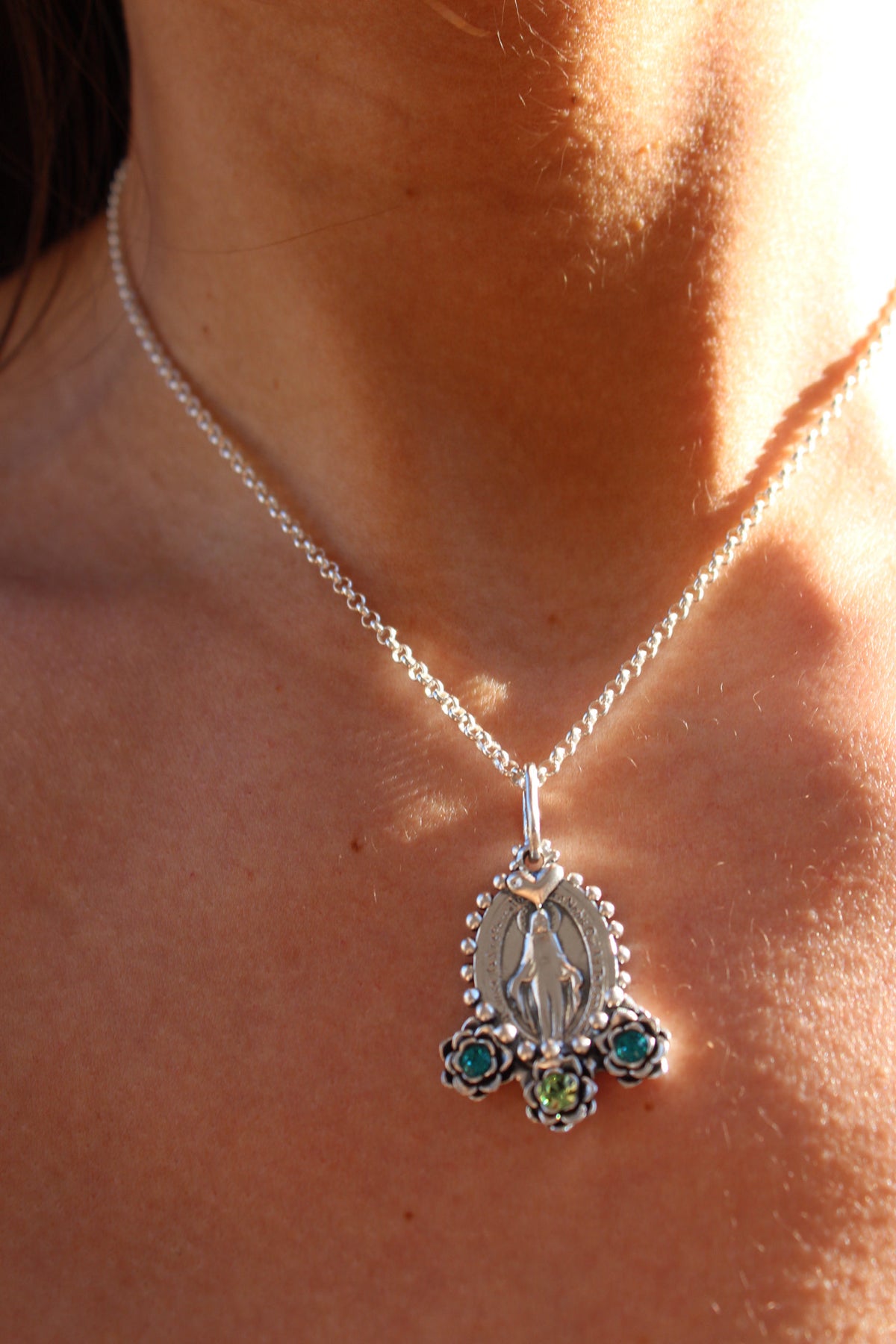 Collar virgen de los milagros #15