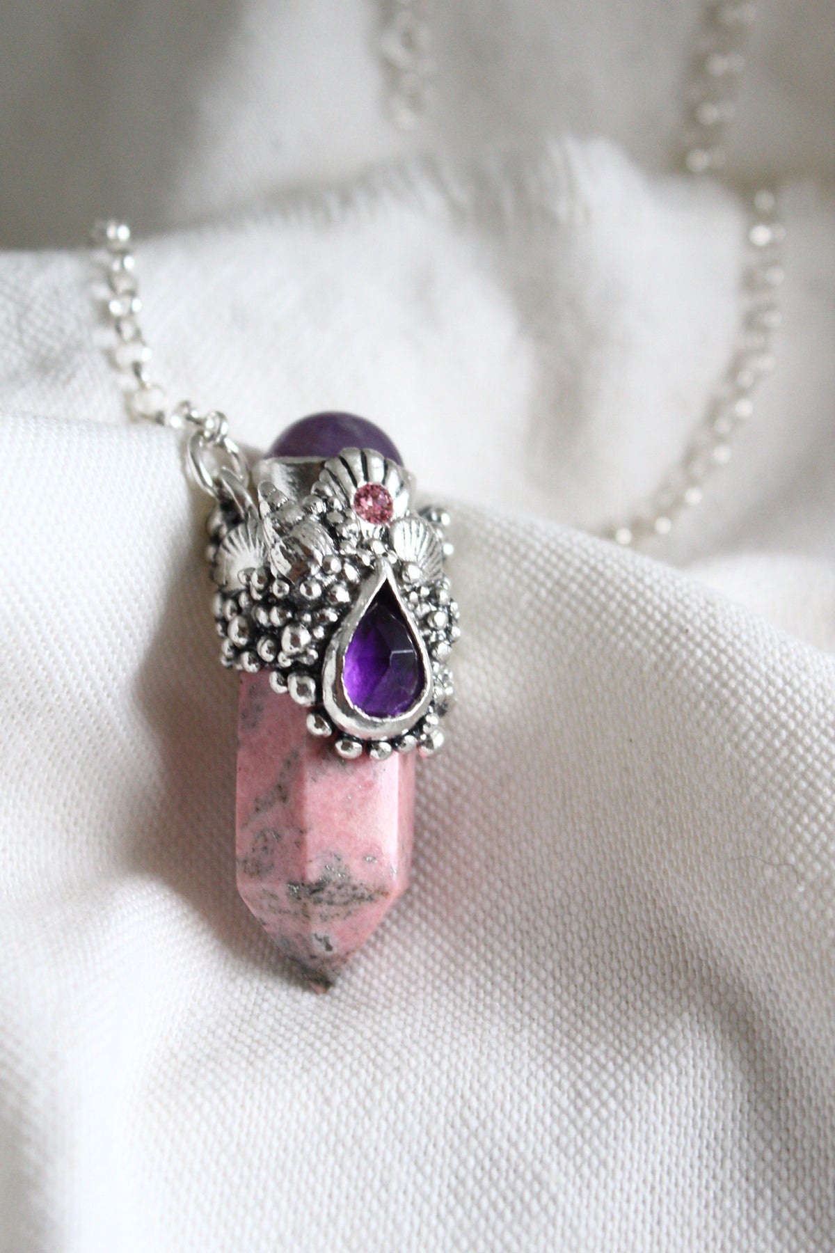 Amuleto rodonita amatista