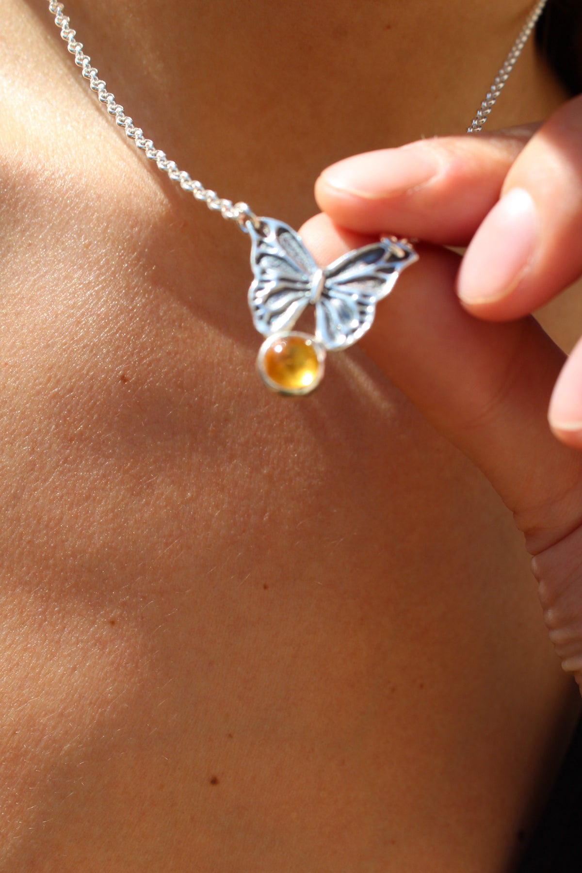 Collar mariposa citrino