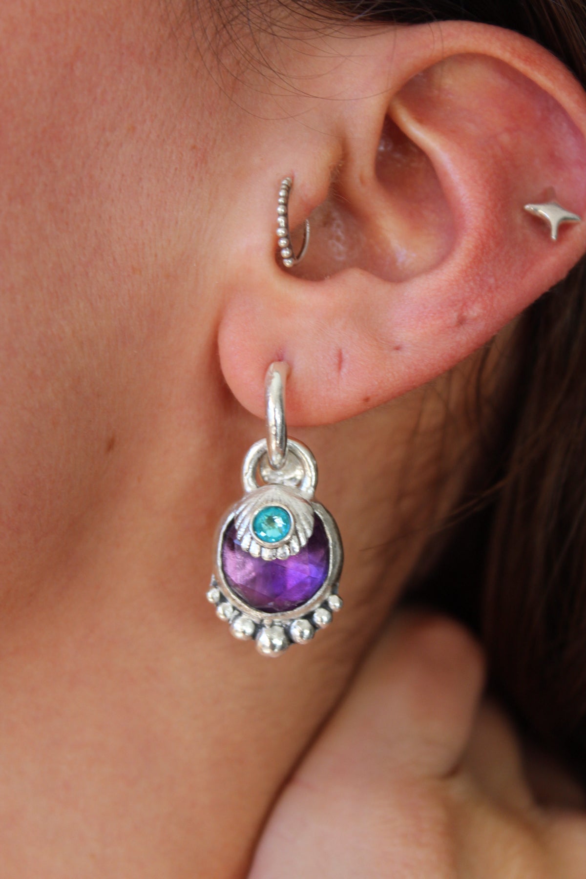 Aros piedra conchuda amatista