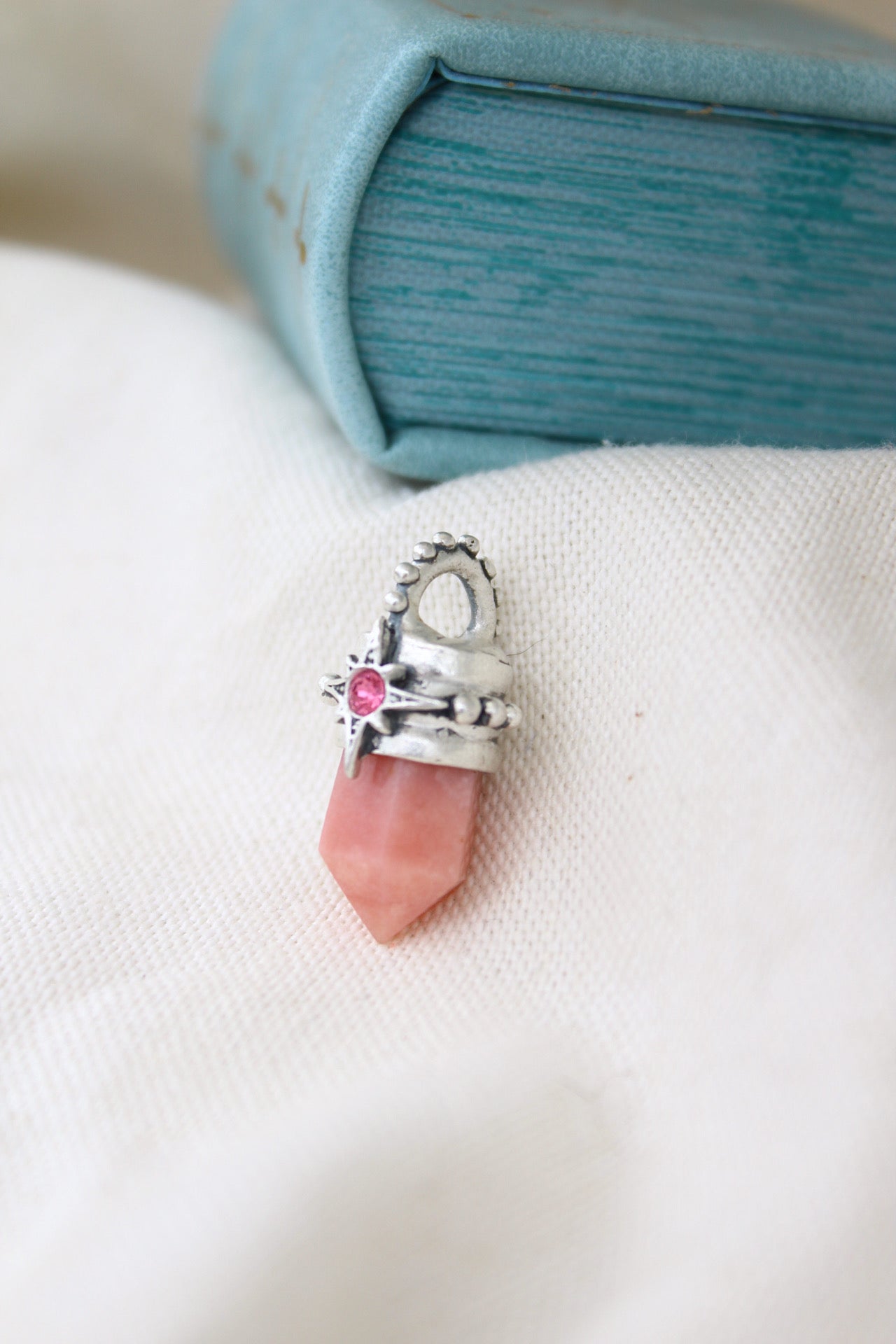 Amuleto petit ópalo rosa Lucero rosa