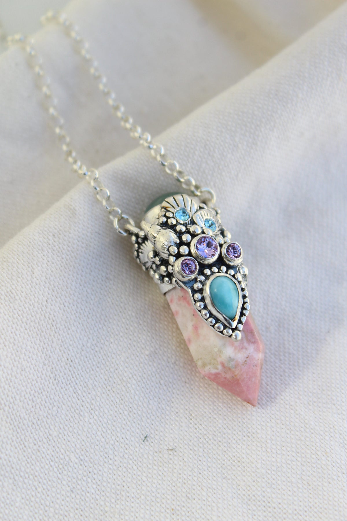 Amuleto rodonita princesa