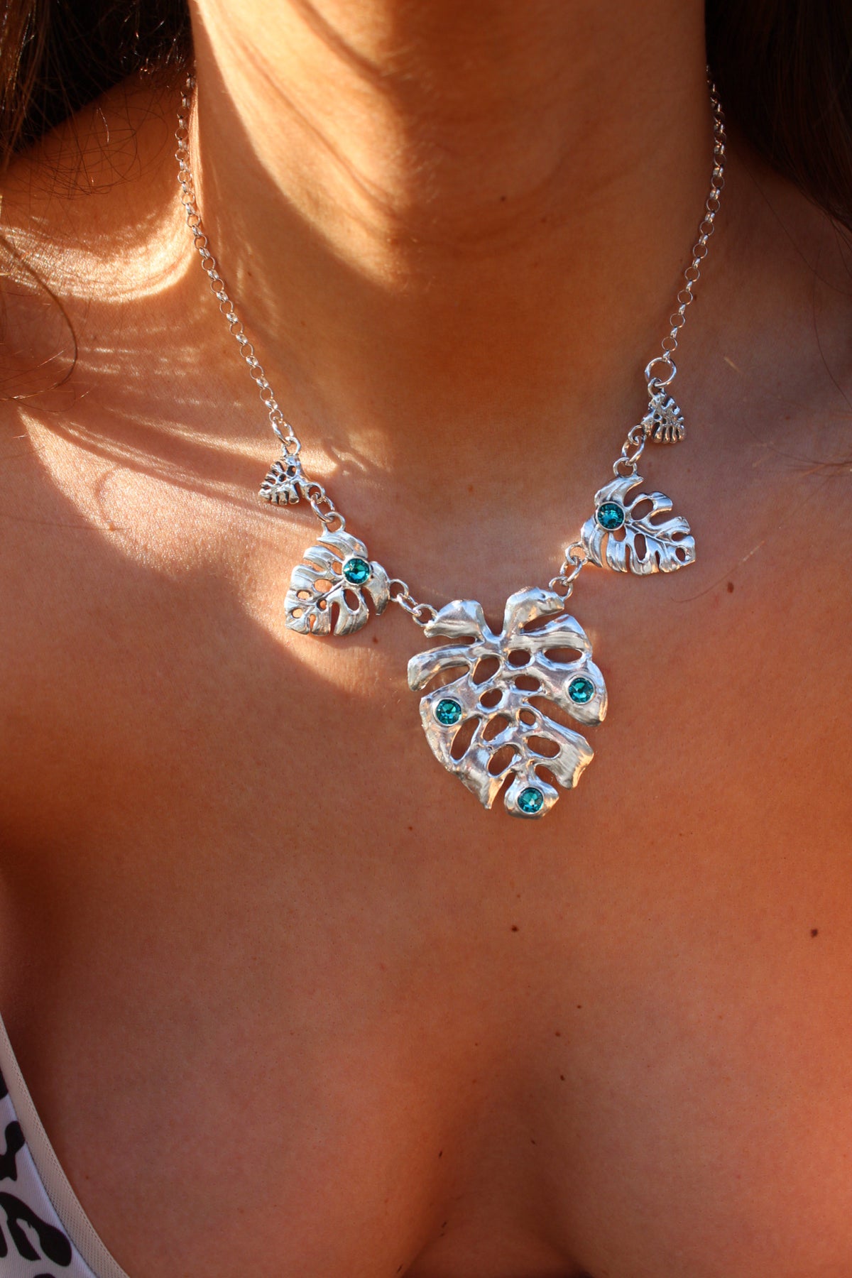 Collar reina monstera