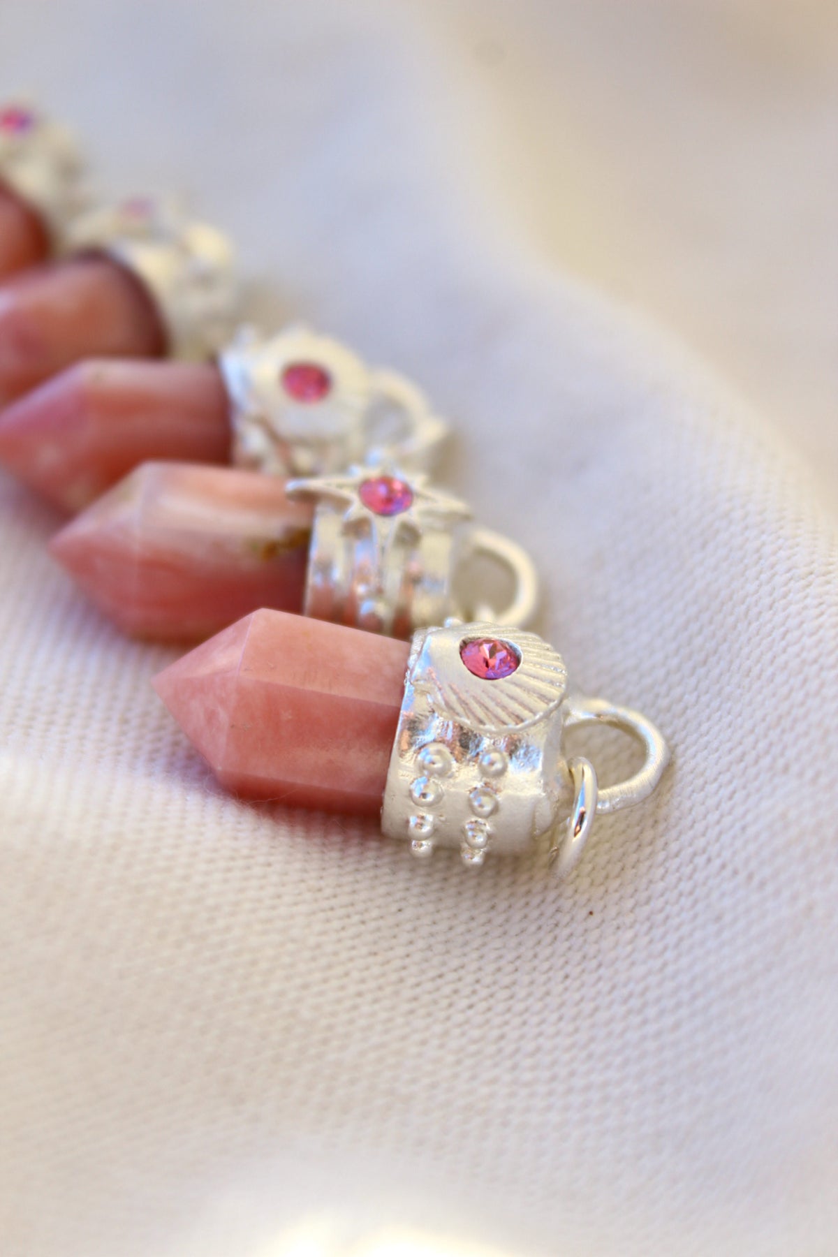 Amuleto CONCHA petit opalo rosa