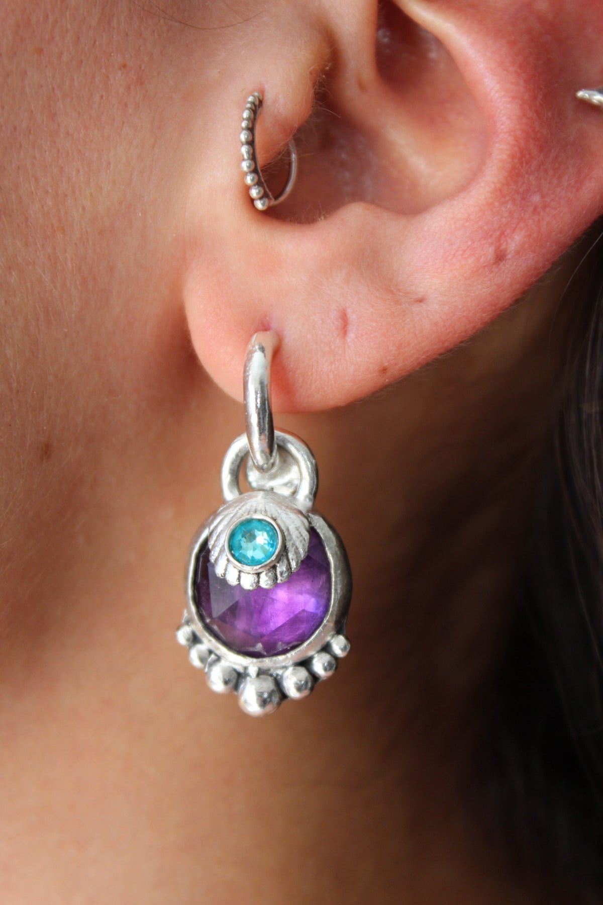 Aros piedra conchuda amatista