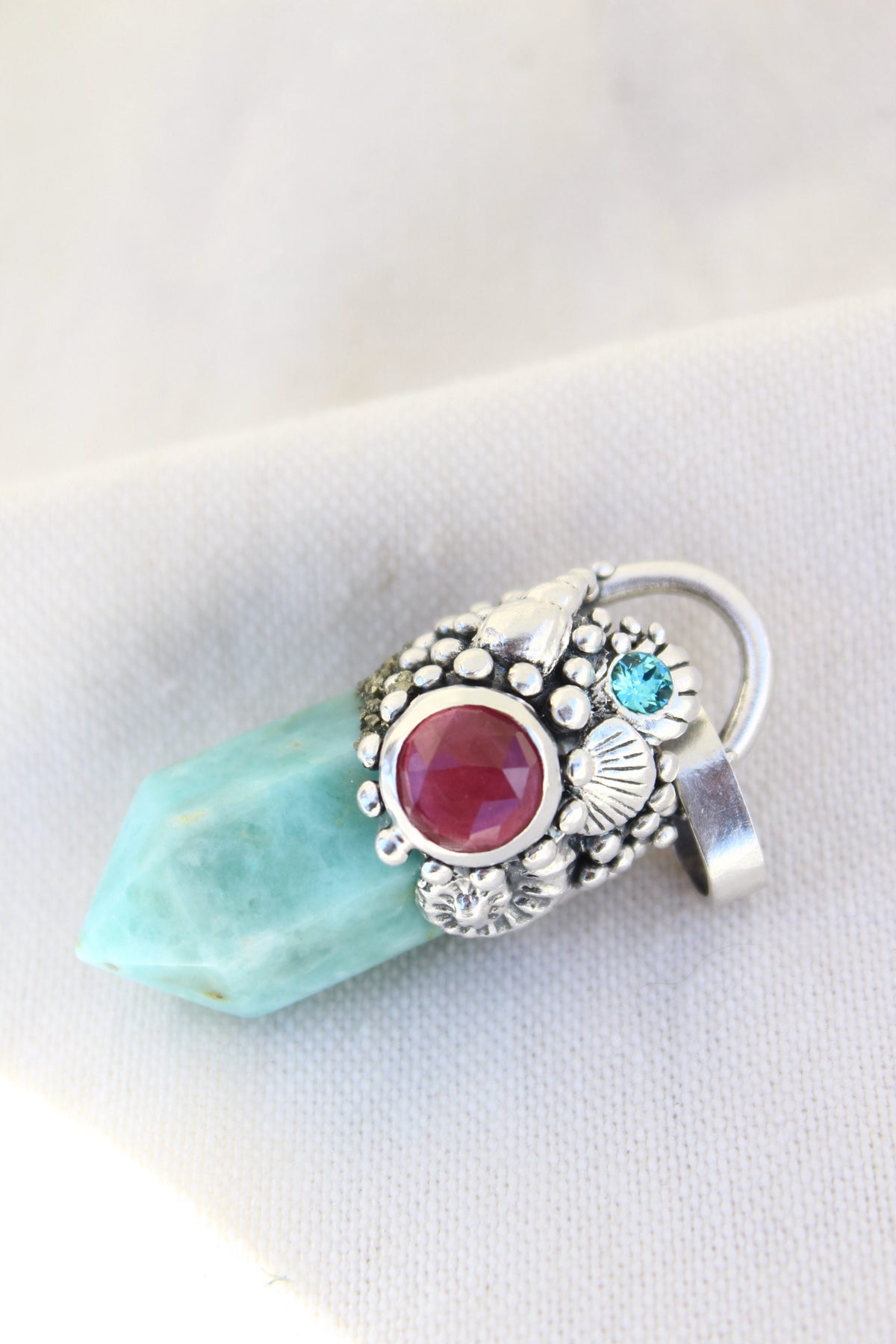 Amuleto crisoprasa y raíz de rubí