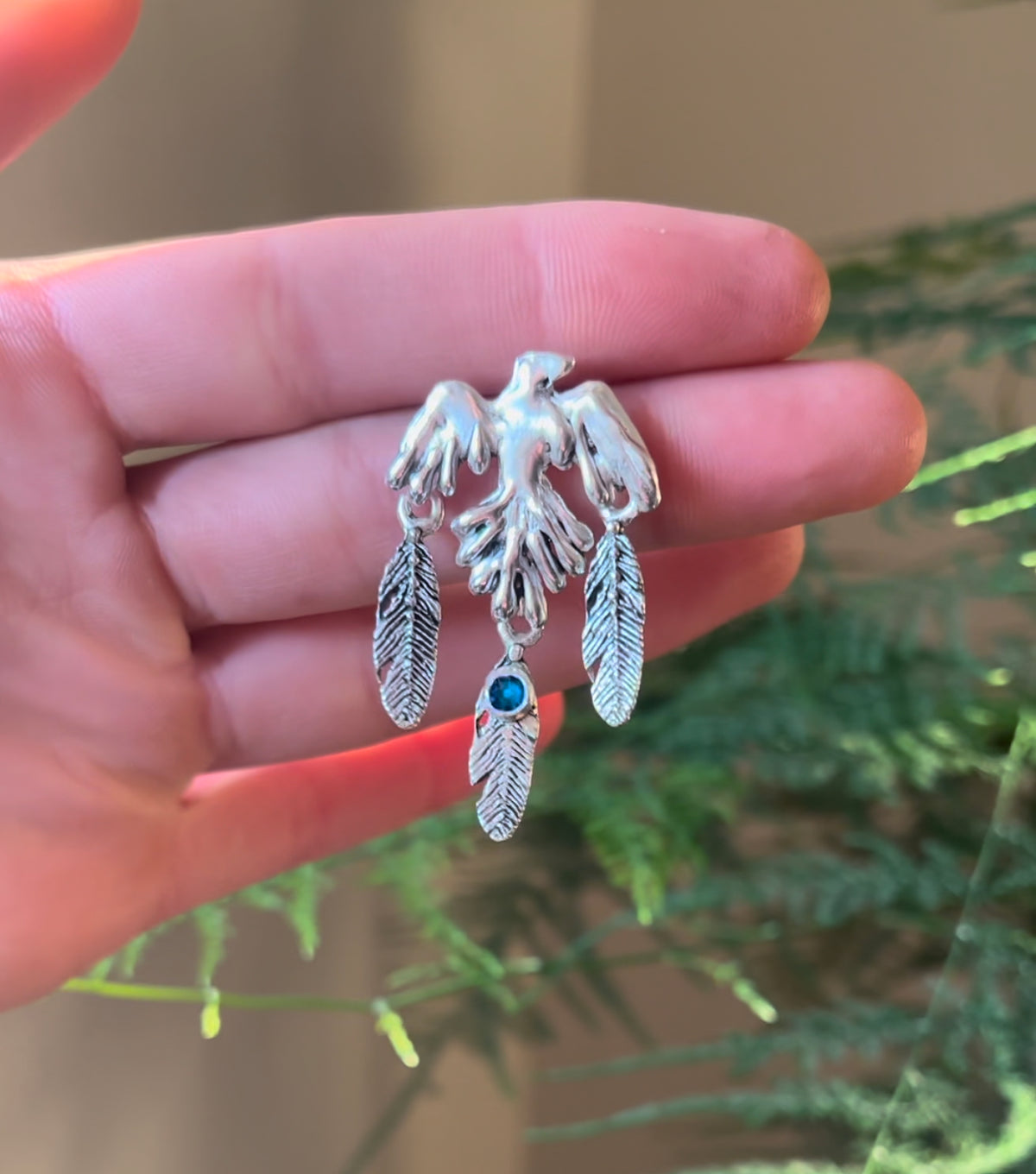 Aros águila plumas cristal azul