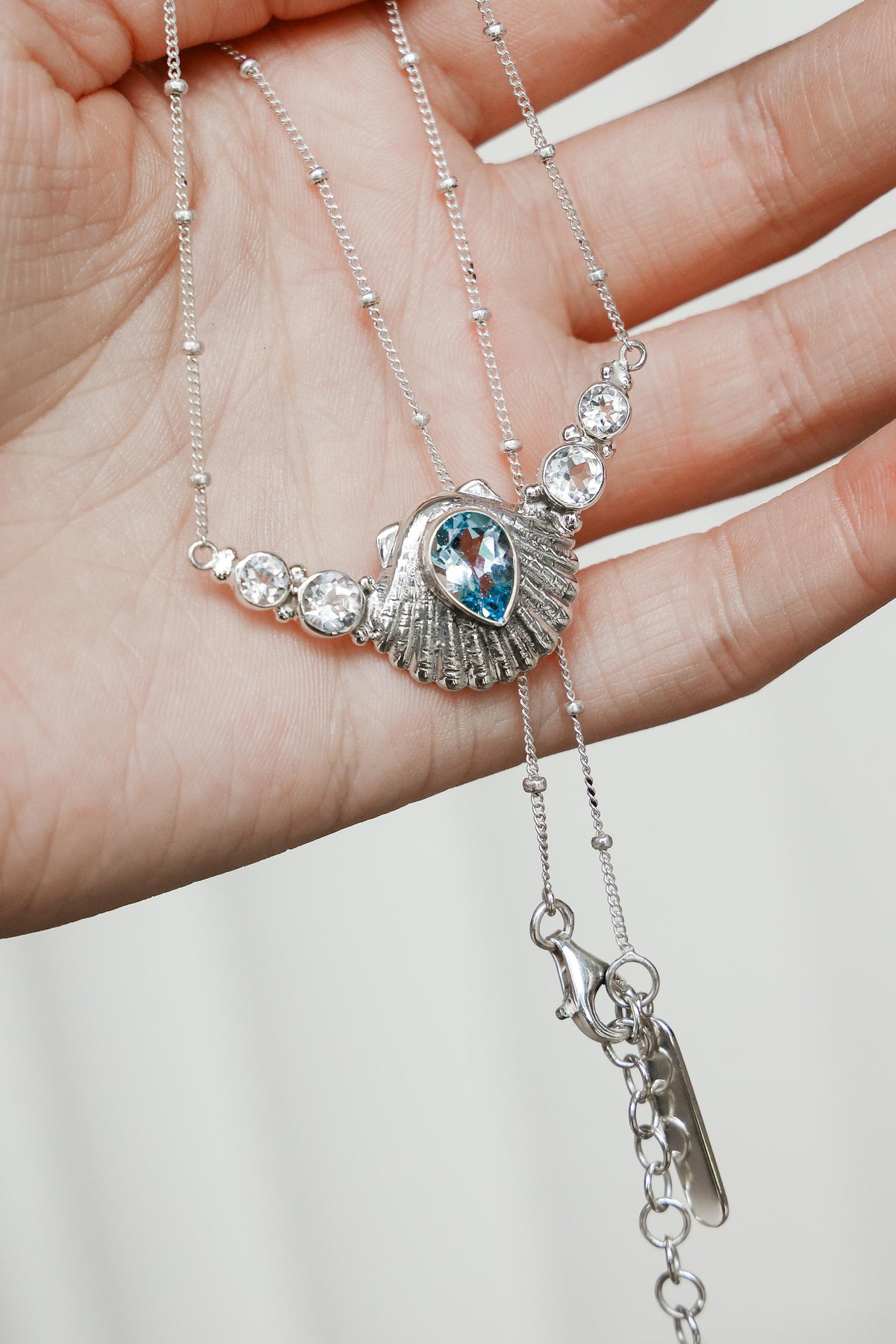 COLLAR CONMIISANKA DE PLATA DE TOPACIO BLANCO Y CELESTE