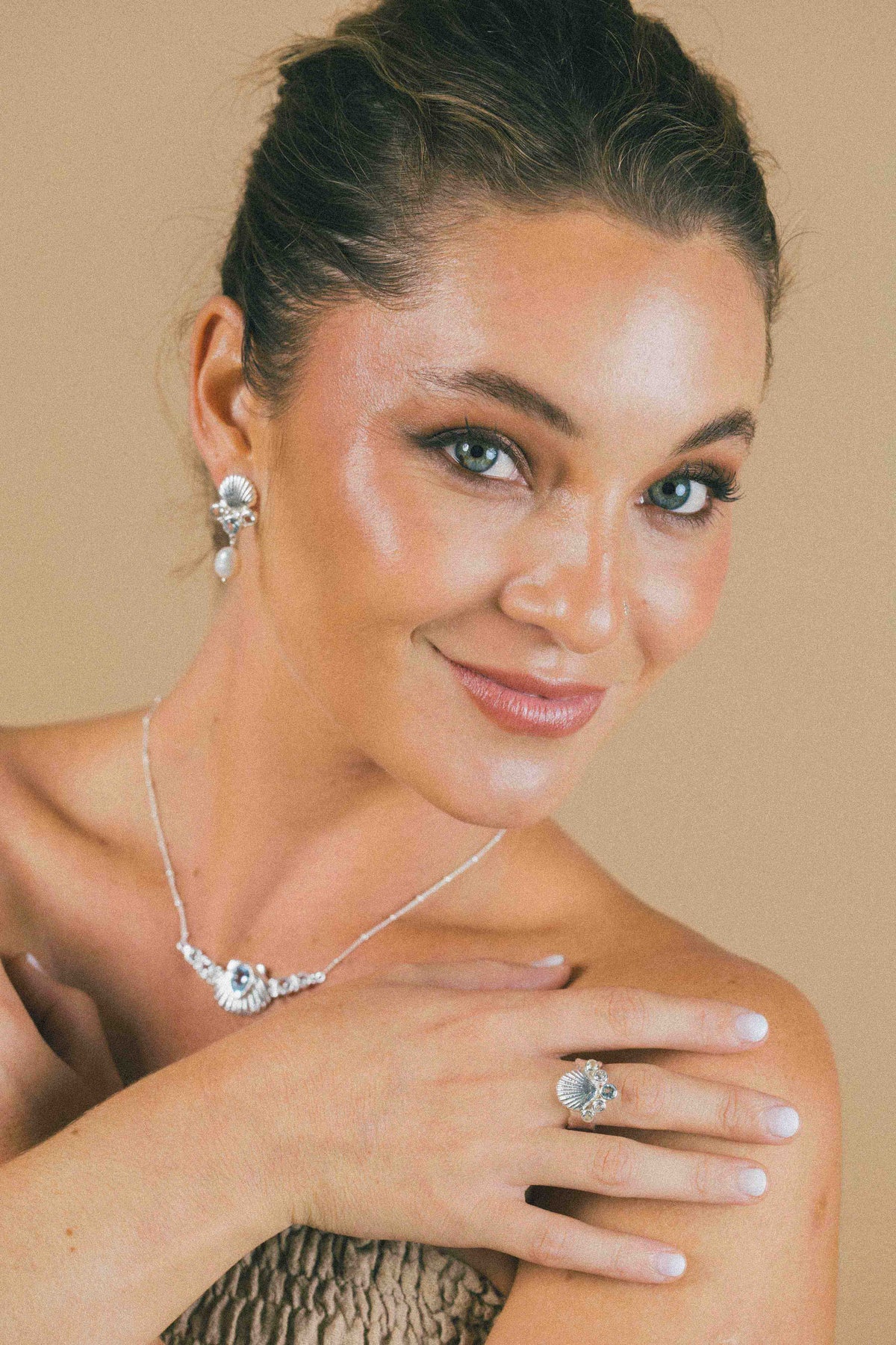 ANILLO CONMIISANKA DE PLATA DE TOPACIO BLANCO Y CELESTE