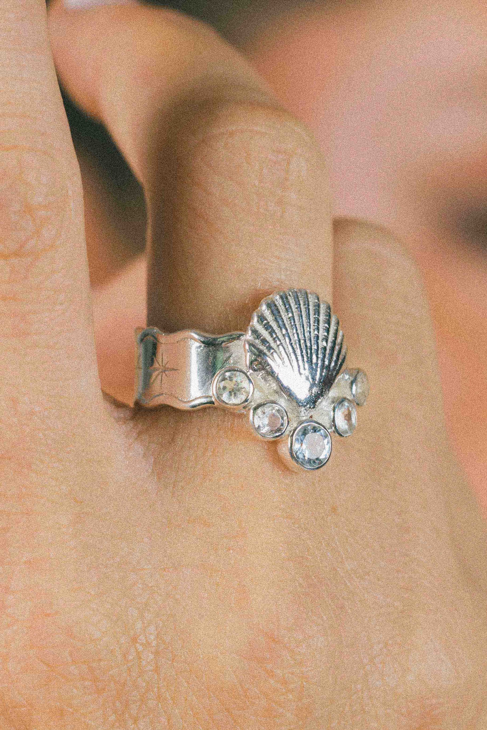 ANILLO CONMIISANKA DE PLATA DE TOPACIO BLANCO Y CELESTE