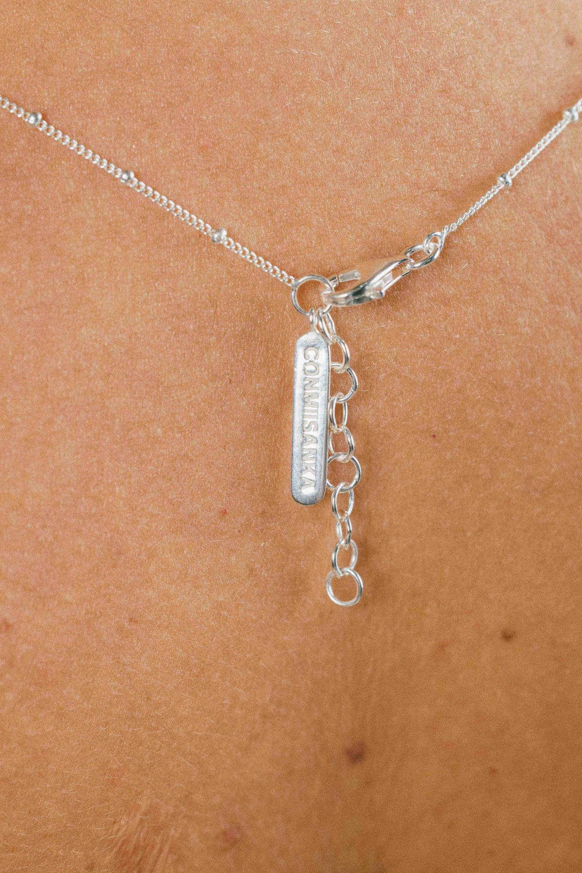 COLLAR CONMIISANKA DE PLATA DE TOPACIO BLANCO Y CELESTE