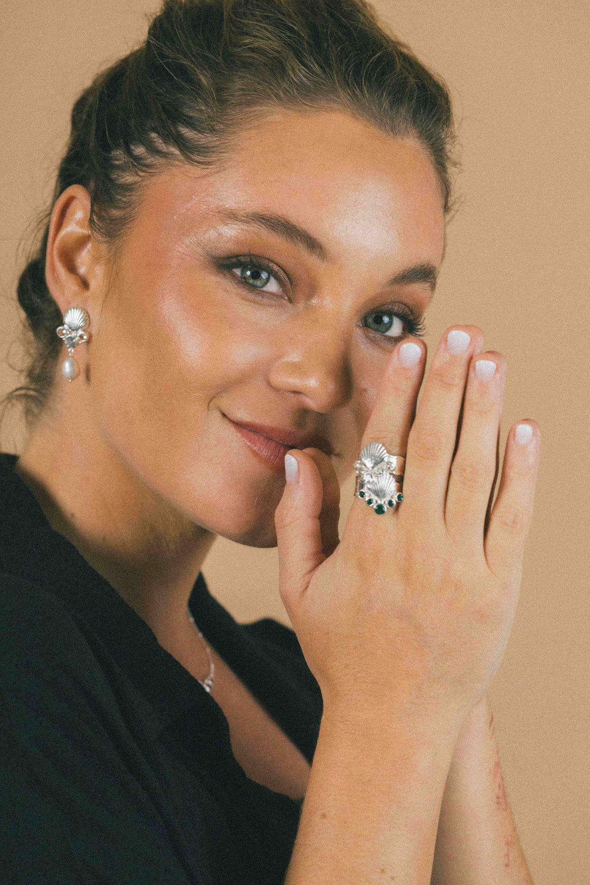 ANILLO CONMIISANKA DE PLATA DE TOPACIO BLANCO Y CELESTE