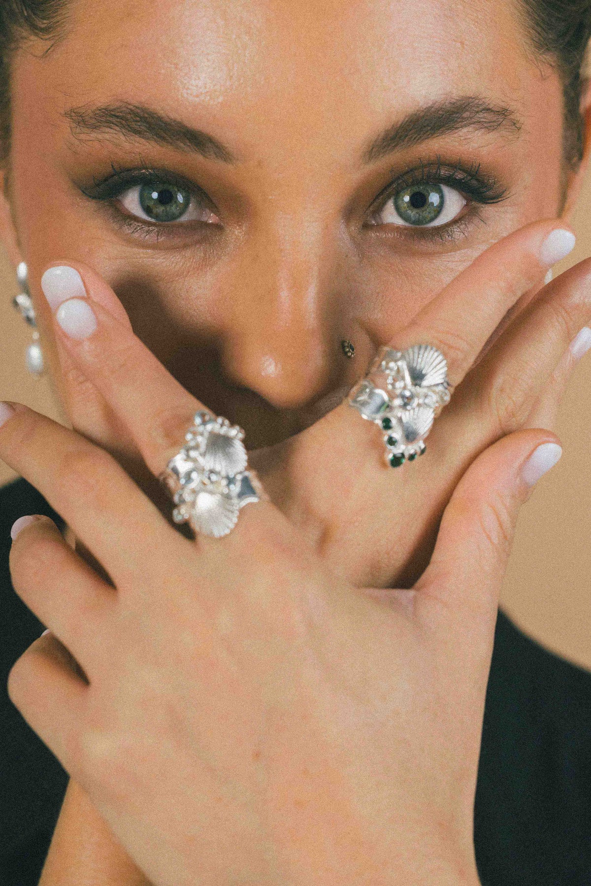 ANILLO CONMIISANKA DE PLATA DE TOPACIO BLANCO Y CELESTE