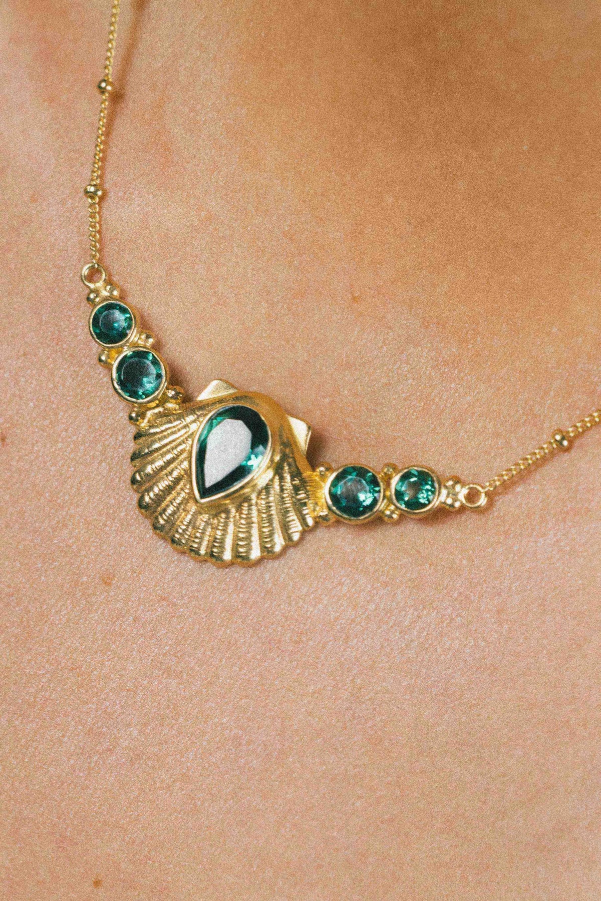 COLLAR CONMIISANKA GOLD DE CUARZO VERDE