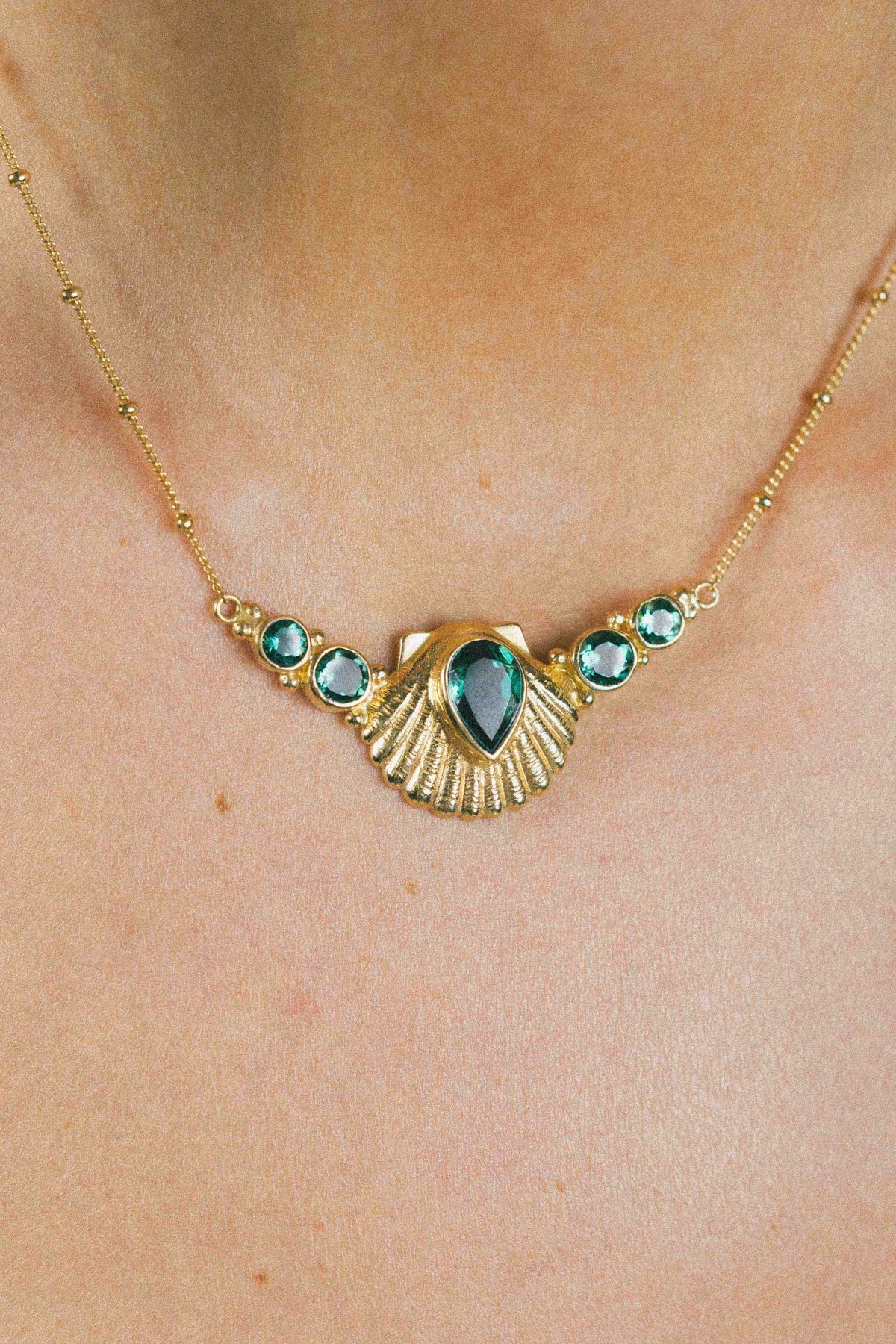 COLLAR CONMIISANKA GOLD DE CUARZO VERDE