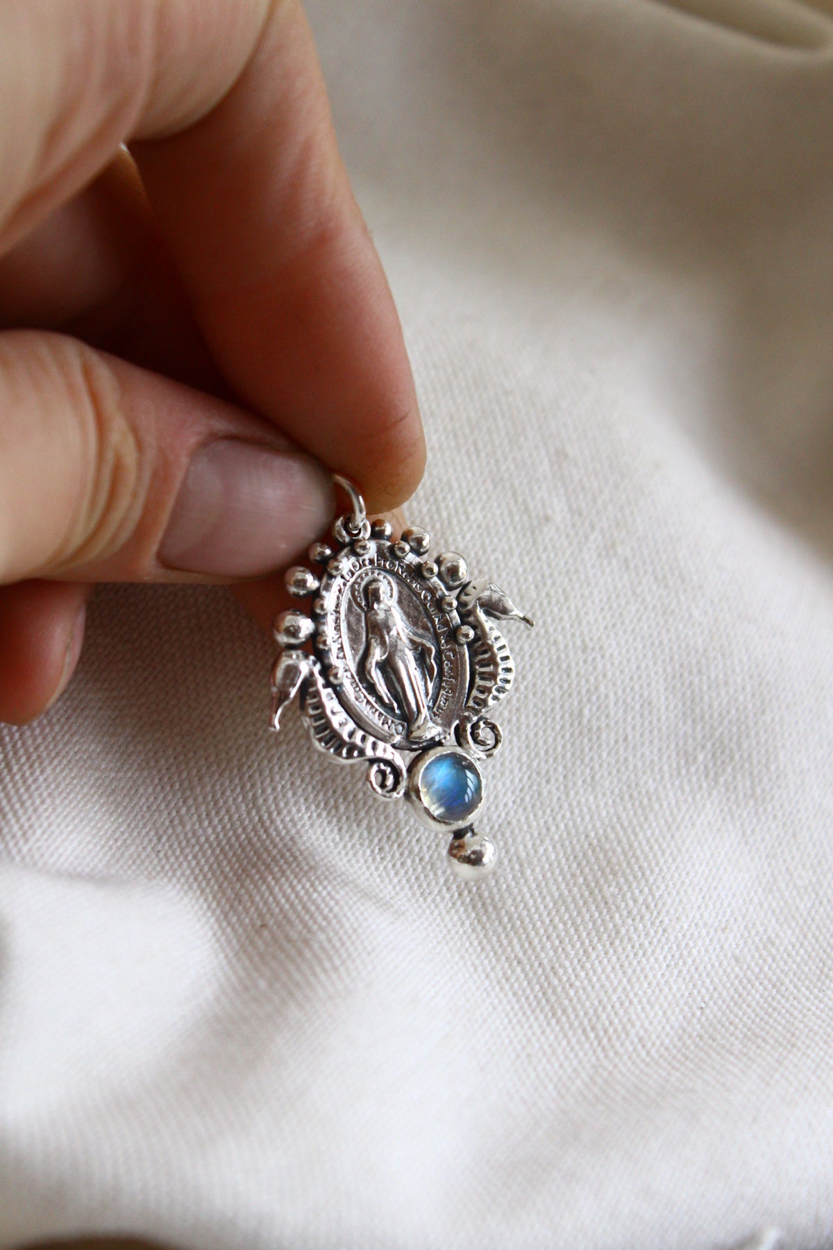 Medalla Virgen de los rayos “M”