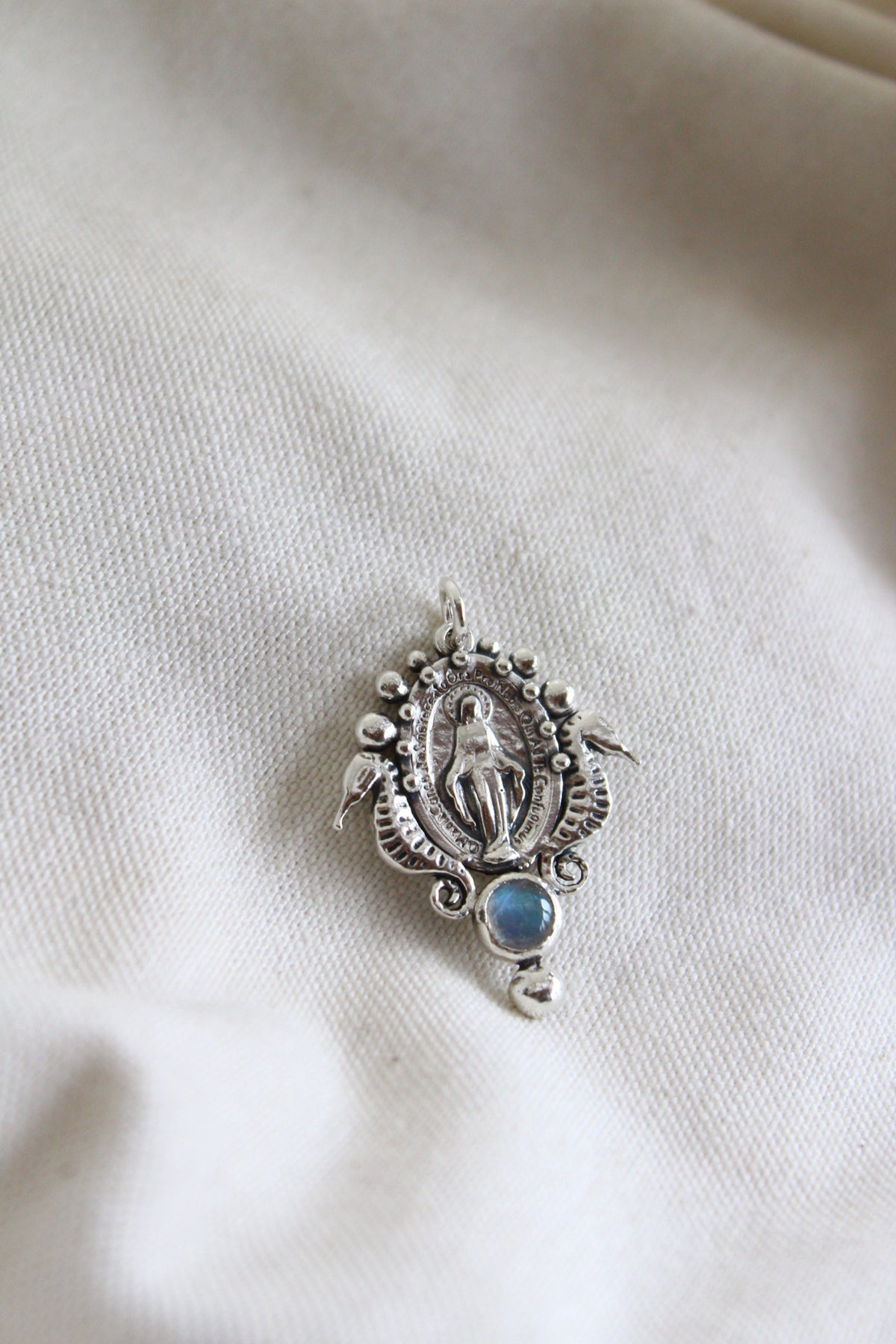 Medalla Virgen de los rayos “M”