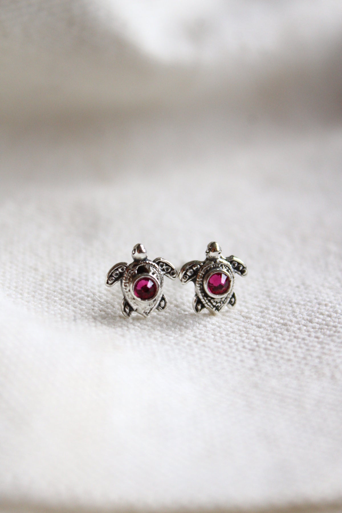 Aros tortu petit cristal fucsia