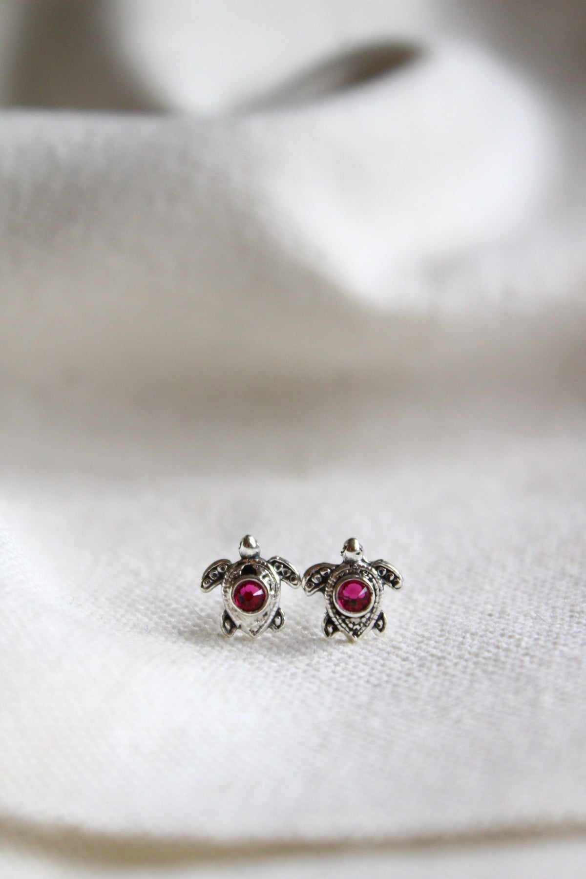 Aros tortu petit cristal fucsia