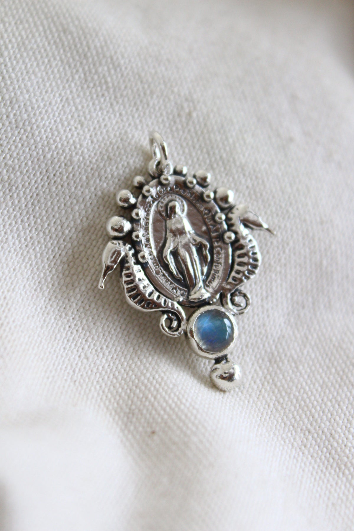 Medalla Virgen de los rayos “M”