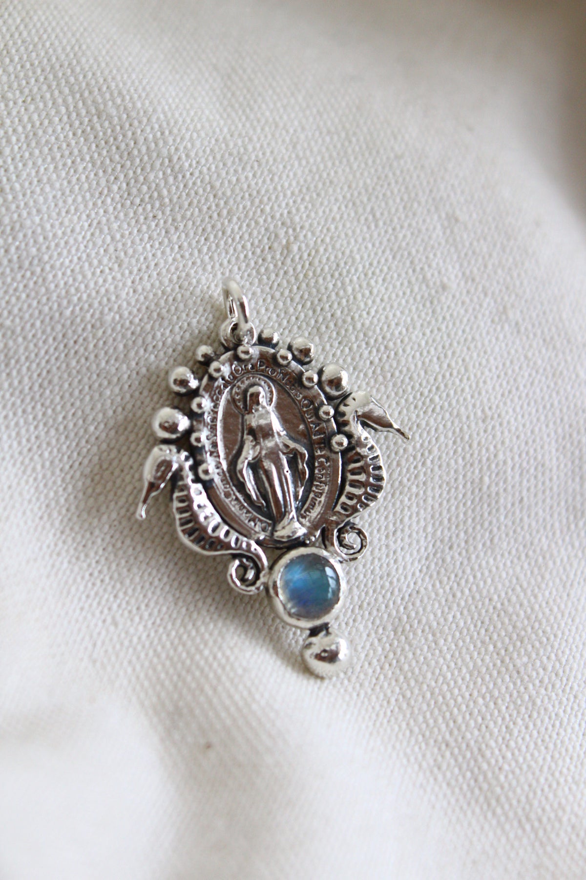 Medalla Virgen de los rayos “M”