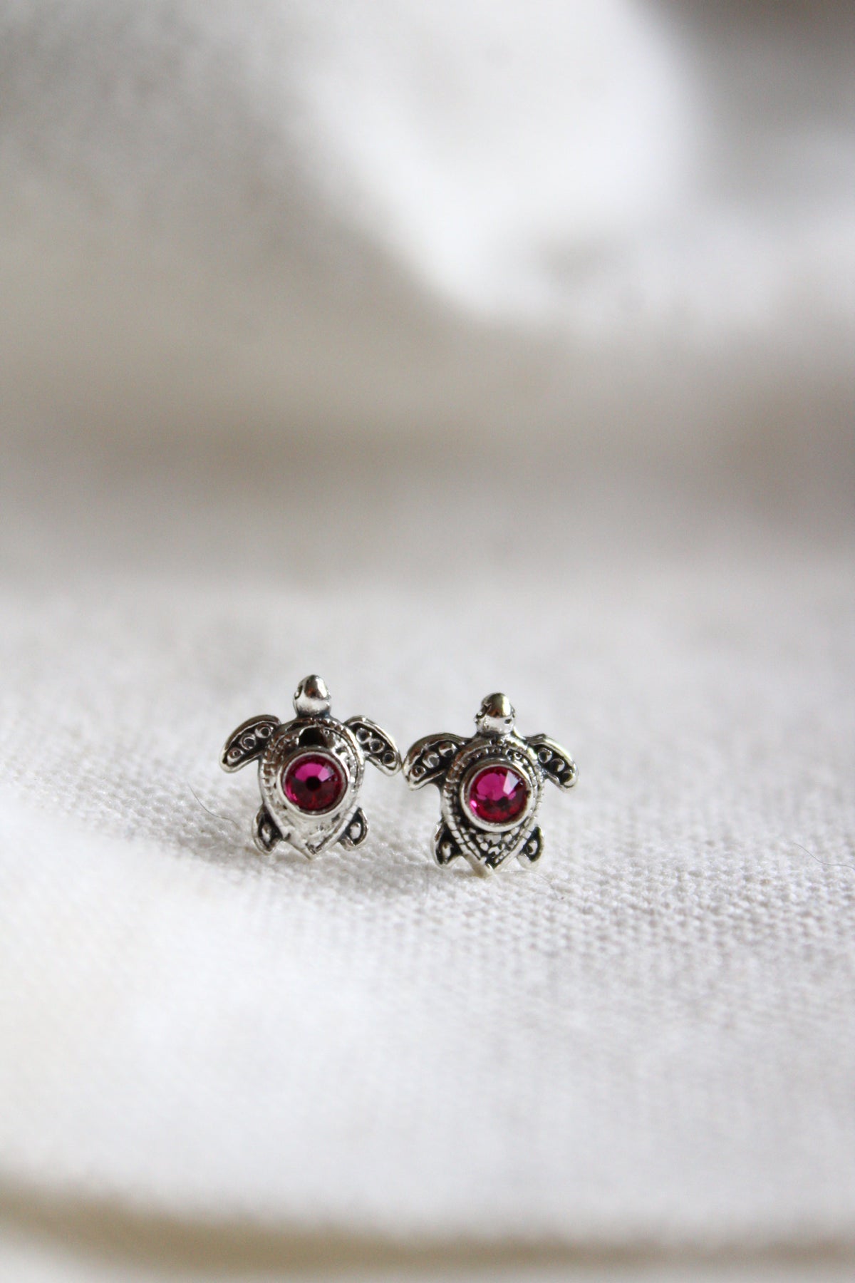 Aros tortu petit cristal fucsia