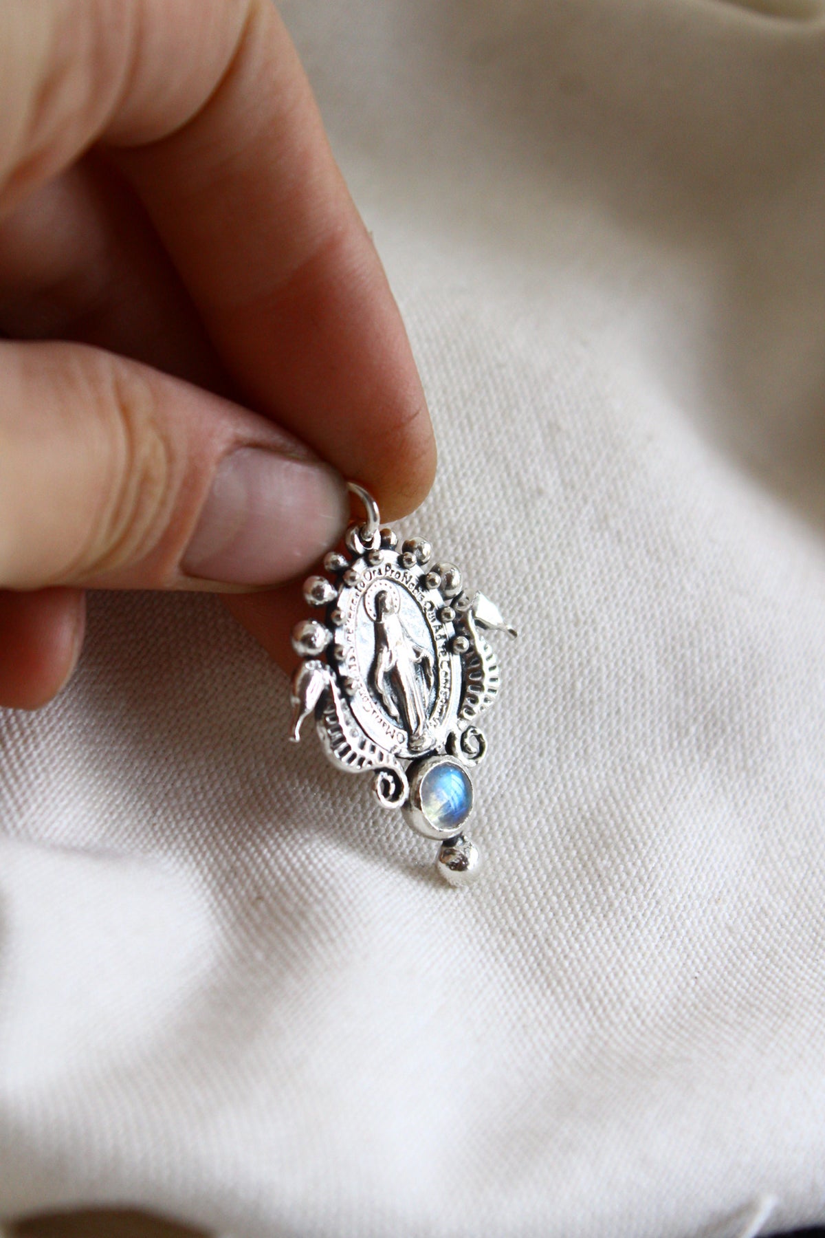 Medalla Virgen de los rayos “M”