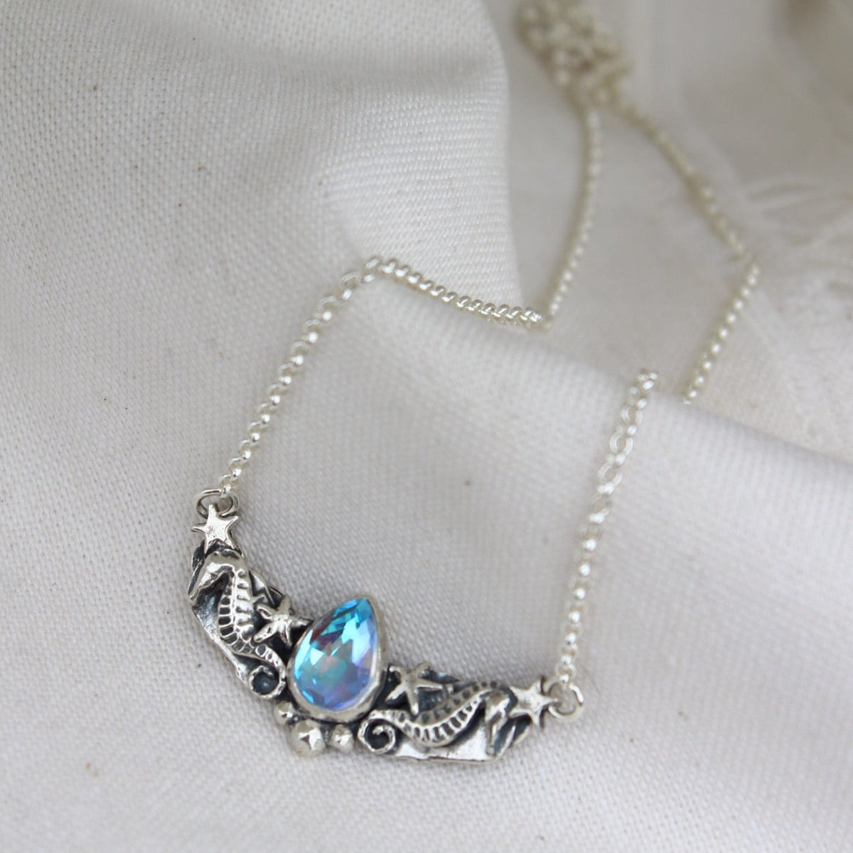 Collar Carruaje Gota Mística